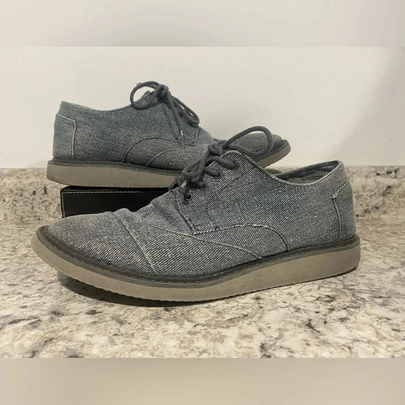 Toms Men's size 11 Brogue Wingtip Oxfords Blue Denim Chambray Wingtip Shoes - Picture 1 of 9